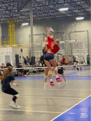 Bouncing around  #volleyball #vball #athlete #tallgirls #lefthanded #libero #setter #volleyballworld #practice #highlights #sports 