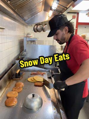 Snowy weather can make you hungry 🤤 #fyp #foryoupage #foodies #foodietiktok #cook #cookingathometiktoktv #CookingHacks #breakfast #burgersandfries #burgers #bensalem 