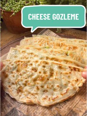 Cheese Gozleme @pastalimpus Materials; (Cup measurement: 200 ml) 	• 2 cups flour 	• 2 glasses of water 	• 1 teaspoon of salt For the filling: 	• Cheddar cheese, green onion, parsley For the topping: 	• Butter or oil (according to your preference) Preparation: 	1. Mix flour, water and salt well in a bowl. 	2. Heat a fireproof, non-stick pan thoroughly and oil it once with the help of a napkin. 	3. Pour a ladleful of dough into the hot pan and spread it. Cook over medium heat until bubbles appear and the dough separates from the pan. 	4. Turn the dough over and add the stuffing you want (cheddar, spinach, potatoes, cottage cheese, etc.). 	5. Fry both sides over medium heat and oil the cooked pancake. 	6. This recipe makes an average of 7-8 pieces and I can say it is for 2 people. The thinner you pour the dough into the pan, the better its taste will be. As for the taste; You will get a taste not like a crepe, but a softer version of the classic crepe dough. 🇹🇷Turkish Dökme Gözleme Malzemeler; (Bardak ölçüm: 200 ml) 	•	2 su bardağı un 	•	2 su bardağı su 	•	1 tatlı kaşığı tuz İç harcı için: 	•	Kaşar peyniri, yeşil soğan, maydanoz Üzeri için: 	•	Tereyağı veya sıvı yağ (tercihinize göre) Hazırlanışı: 	1.	Un, su ve tuzu bir kasede güzelce karıştırın. 	2.	Yanmaz yapışmaz bir tavayı iyice ısıtın ve bir kez peçete yardımıyla yağlayın. 	3.	Kızgın tavaya bir kepçe kadar hamur döküp yayın. Orta ateşte, kabarcıklar çıkıp hamur tavadan ayrılana kadar pişirin. 	4.	Hamuru ters çevirin, istediğiniz iç harcı ekleyin (kaşar, ıspanak, patates, çökelek vb.). 	5.	Orta ateşte her iki tarafını da kızartın ve pişen gözlemeyi yağlayın. 	6.	Bu tariften ortalama 7-8 adet çıkıyor ve 2 kişilik diyebilirim. Hamuru tavaya ne kadar ince dökerseniz, lezzeti o kadar güzel olur. Tadına gelince; krep gibi değil, klasik gözleme hamurunun daha yumuşak hali gibi bir lezzet alacaksınız. #breakfast #kahvaltı #turkishbreakfast #turkishfood #turkishrestaurant #turkishcuisine 