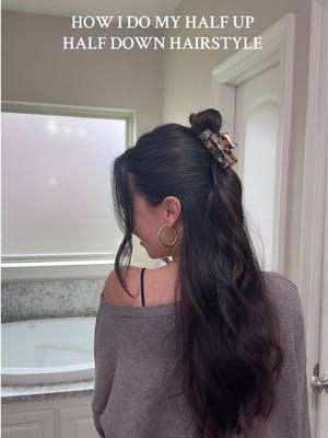 I’m not kidding when I tell you this is my go to hairstyle!! So easy!!🫶🏼 #hairstyle #halfuphalfdown #clawclip #clawcliphairstyles #clawcliptutorial #hairtutorial #hairtutorials #hairtutorialsvideos  