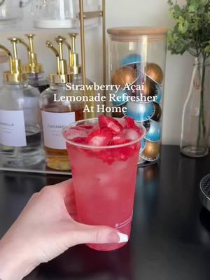 Strawberry Açaí Lemonade Refresher (with caffeine!) here is the refresher recipe with caffeine for everyone who wanted it!🫶🏻🍓 #strawberryacai #strawberryacairefresher #strawberryacailemonade #refresher #refreshersathome #satisfying #starbucksrefreshers #aesthetic 