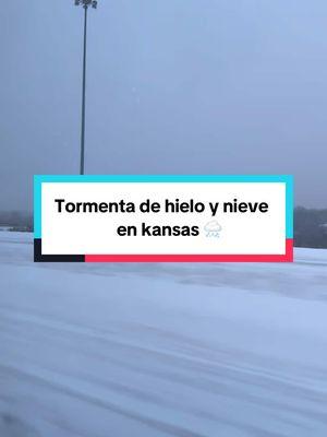 Así se ve Kansas City después de la tormenta de nieve 🌨️ #kansas #kansascity #kansascitymissouri #kcmo #kc #kansas #tormentainvernal #tormentadehielo #tormentas #storm #icestorm #snowstorm #kcwinterstorm 