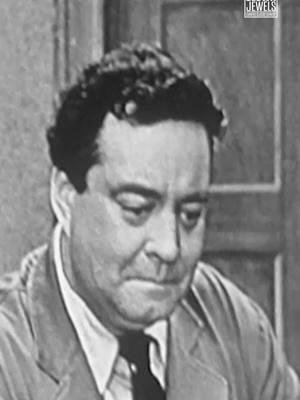 Wedded bliss doesn't last very long 👰‍♀️🤵‍♂️ #jackiegleason #artcarney #thehoneymooners #classictv 🎥: Jackie Gleason & Art Carney, THE JACKIE GLEASON SHOW (1953) Love this clip? Subscribe to Clown Jewels on YouTube for more classic comedy at the link in our bio! #funnytoks #jokes #comedy #sketchcomedy #standupcomedy #vintagetv