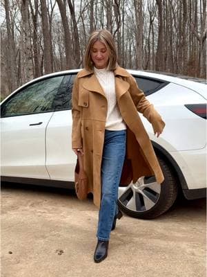 This coat has been one of my fave finds ❄️ ignore the 🐓💩in my driveway  #OOTD #winterfashion #winteroutfit #trenchcoatoutfit #bananarepublic #madewell #winterootd #atlantablogger 