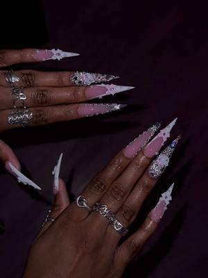 diamonds on her heart 🫦⛓️‍💥🫧  #viral #nails #nailtech #nailvideos #nailsoftiktok #junknails #nailinspo #CapCut #blingnails #trending #nailart #blingbling #stilettonails 