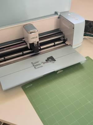 Poniendo a prueba el “PRINT THEN CUT” a esta nueva máquina! No se le olvida Calibrar su máquina, es lo primero que quieren hacer 💖  Si quieren obtener una aquí está el carrito 💖 #loklik #loklikicraft #loklikcrafter