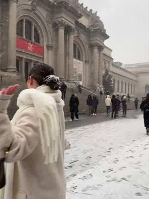 AHHH XOXO GOSSIP GIRL🌃🗽🍎 #newyork #nyc #newyorkcity #viral #gossipgirl #xoxo #xoxogossipgirl #themet #themetsteps 