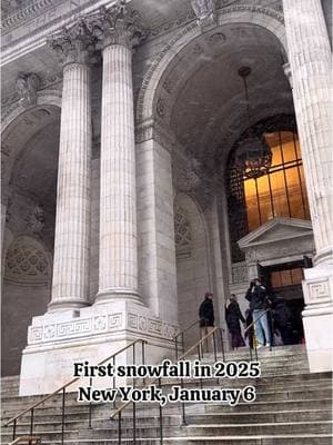 Snowy New York is beautiful 😍❤️ #snowing #letitsnow #snowinnewyork #nycsnow #nyclife #nycblogger #newyorkcity #newyorker #snowy #grandcentralterminal #midtownnyc #bryantpark #firstsnow #firstsnowfall #nycwinter 