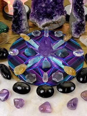 Here is how to create a Crystal Grid for the New Year! With these crystals, you can create a grid for Prosperity, Joy, Creativity, Transformation & Protection! You'll need Clear Quartz, Amethyst, Citrine, Labradorite, Malachite and Obsidian. Be sure to first set your intentions, cleanse your stones and meditate with the crystals. Begin in the center and set each stone while repeating your intention and affirmations. 💜 #crystalgrids #crystalhealing #crystalgrid #crystalart #crystalcrafts #crystalcreations #healingstones #chakrahealing #chakrabalancing #energyhealing #crystalenergy #crystallover #gridding #manifestation