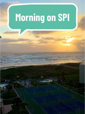 Nothing like a beautiful sunrise to kickstart your week ☀️ #sopadre #texasbestbeach #texas #spi #southpadreisland #rgv956 #vacation #tropical #beach #sunrise