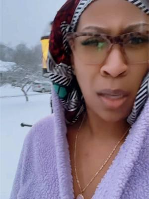 So I come from 80 degree weather to this #tf #snowday #DMV #imcold #playinthesnow #yourfavoritefem🌈  