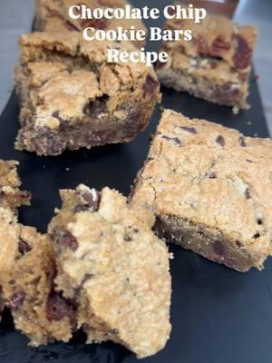 Brown Butter chocolate chip cookie bars 🤤 . . . . . . #Recipe #cookies #cookiebars #chocolatechipcookies #chocolatechip #blondies #cake #fyppppppppppppppppppppppp #fyp #viral #trending #dessert 