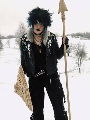 HUNTER THALIA POST IN THE SNOWWWWW - #demigoddiaries #percyjacksonandtheolympians #thaliacosplay #thaliagrace #thetitanscurse 