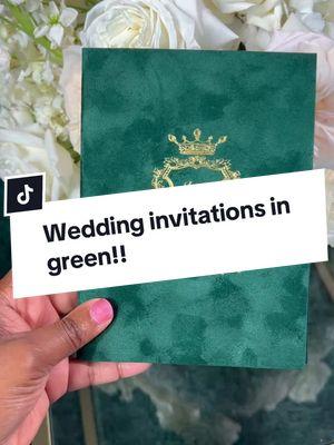 Emerald green wedding invitations. Acrylic invitations #luxuryweddinginvitations #luxuryinvitations #weddinginvitation #acrylicinvitations #greenweddinginvitations 