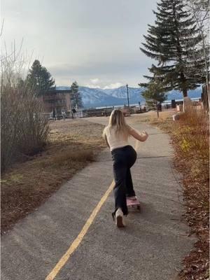 scenic strolls are always so much fun💙🏔️ #fyp #skatetok #girlskater #skategirl 