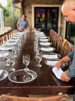 #DinnerIdeas #farmtables #funcyrat #familytime #dinnertime #partyrentals #napkins #platechargers #mystyle #DIY 