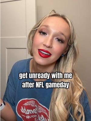 snow made me look like a wet dog tbh #nflcheerleader #nflgameday #nfltiktok #gameday #getunreadywithme #indiana #indianapoliscolts #colts #indy #snowstorm #midwest #cheertok #procheer #drunkelephant #kiehls #footballseason 