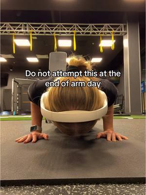 My hair is no one’s business #pushupchallenge #gym #armday #girls #sallyup 