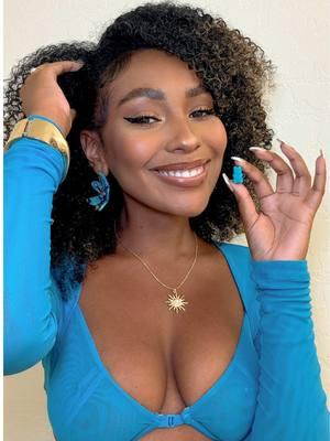 Ad 💙🦋 New year, same me, but with even better hair thanks to @SugarbearPRO ! 🐻🩵Here’s to stronger, shinier curls all year long! 🌟 #SugarbearPRO #NewYearHairGoals #naturalcurlyhair #3c4ahair 