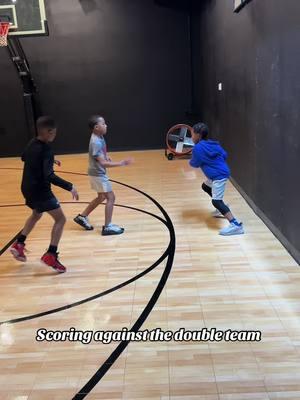 Attacking the double team and getting a quality shot off. #icetrebasketballtraining #icetrebasketballtrainingfacility #houston #basketball #fyp #viral #basketballtraining #gym #houstontrainer #houstonfitness #classof2036 #aau #