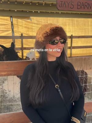 Legend has it she has never been “normal” #antesmuertaquesencilla #barn #barnoutfit #OOTD #westernoutfits #bellahadid #cowgirl #pettingzoo #losangelescalifornia #losangelescontentcreator #contentcreator #latina #rancho #ranchooutfits 