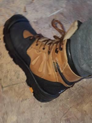 New boot Goofin #boots #workboots #construction #steeltoe #steeltoeboots 