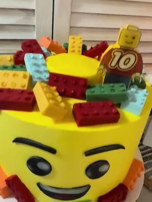 #legocake#legoland#legos#pastellego#kidscake#pastel#cubes#chocolate#legoman#kidsparty#cakeideas