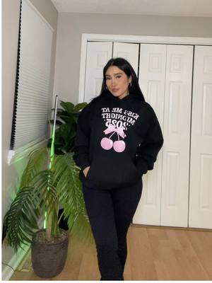 Kiss me at midnight hoodie 💗✨ #hoodie #hoodieszn #hoodieseason #hoodies #hoodiechallenge #ootn #outfitinspo #valentinesdaygiftideas #outfitideas #affordablefashion #spotlightfinds #tiktokshopfinds #tiktokshopcreatorpicks #ttslevelup #giftguide #ttsdelightnow #fyp #fy #fypシ #fypシ゚viral #foryoupageofficiall #paratiiii 