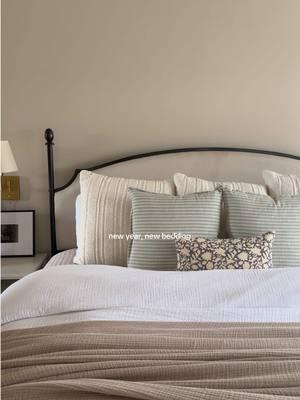 Nothing quite like a @onequince bedroom refresh to kick off the new year! You can refresh yours too using the promo code INFG-25RILEYELISEWELNER10 and receive 10% off your first purchase. #BedroomRefresh #QuincePartner #newyearnewme #bedroommakeover 