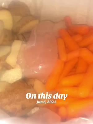 #onthisday #fyp #foryoupage #slowcooker #crocktok #crockpot #easymeal #EasyRecipe #chicken #garlic #garlicchicken #veggies 