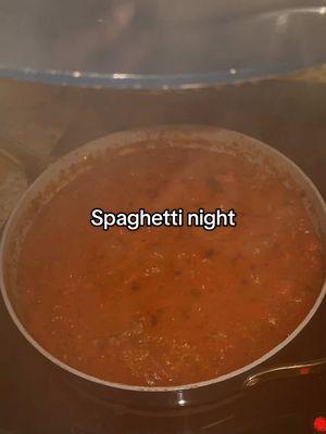 Yum #dinnerisserved #dinner #easydinner #spaghetti #bread #italian #tomatoes #yum #Foodie #eat #eatwithme 