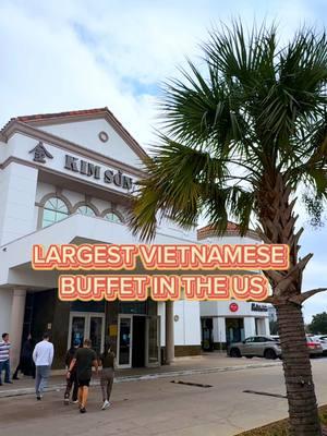 ✨LARGEST VIETNAMESE BUFFET IN THE US! Of course it's right here in Houston, on Bellaire ☺️ Kim Son is a must-visit! I think this spot is always packed 👀 It's $32 for adults on weekends and dinner, and cheaper for $21.50 for weekday lunches. They've got so much variety of traditional Vietnamese foods & desserts, but also dim sum and a noodle soup station with more than just pho! I recommend trying things you've never had before 🙌 Looking forward to their AYCE boiled crawfish whenever they start that for crawfish season! 🦞  📌 Kim Son: 10603 Bellaire Blvd, Houston, TX 77072 #houston #houstonfoodie #houstonfood #houstontx #htx #htxfood #htxeats #htown #thingstodoinhouston #htxfoodie #vietnamesefood #buffet #vietnamesecuisine #streetfood #asianfood #dimsum