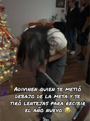 Esto es fue divertido 😂😂 #añonuevo #lentejas #bajolamesa