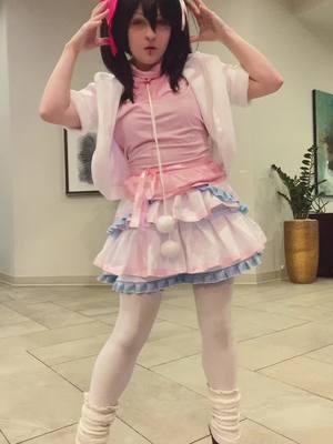 doing this in heels was such a bad idea #lovelive #nicoyazawa #nicoyazawacosplay #lovelivecosplay #snowhalation 