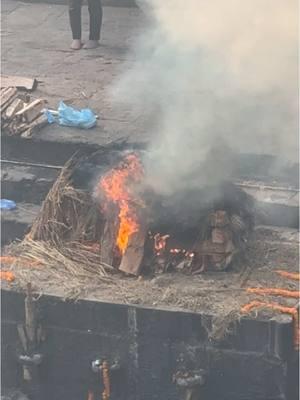 May all soul rest in peace. It was hard to see the cremation ceremony. ##2025##fyp##fypシ##TikTokShop#goviral##loveit##newyear2025##happynewyear2025##pashupatinath##kathmandu