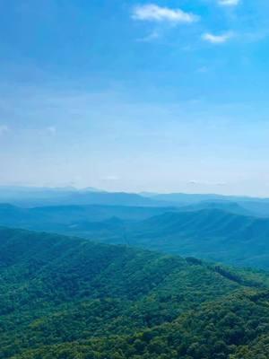 McAfee Knob Appalachian Trail #Hiking #virginia #blueridgemountains #appalchiantrail #appalchianmountains 