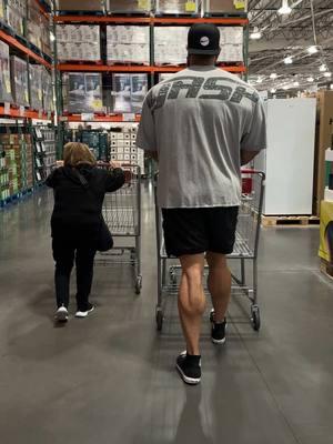 Normal people and Normal Me 👀😳 #giant #dc #Universal #therock #Colossus #costco #comics #marvel #store #small #people #sparta #food #huge