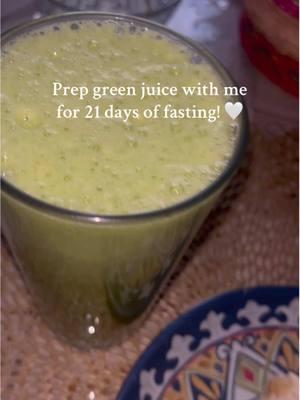 Daniel fast 🤍 Forgot to record the pineapple ingredients:  Celery- half of a strip  Green Apple- half a apple  Spinach- handfull  Pineapple- 5 to 8 small squares   Cucumber- half a cucumber  Ginger- 2 small pieces  1 cup of water (add more if it doesn’t want to smoothen out)  #fyp #danielfast #fasting #fastingandprayer #christiantiktok #christian #christ #God #prayerandfasting #parati #21daysoffastingandprayer  