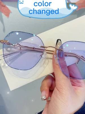 Winter holidays 💋❄️✨☃️#glasses #eyeglasses #fashion #sunglasses #blue #pink #zinff #zinffoptical #frames #fyp #foryou #photochromic #nails #winter #newyear #trending 