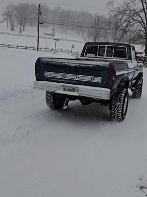 #funinthesun #classic #trucksoftiktok  #oldschool #dentside #ford #f250 #4x4 #trending #snow #foryou #1977 #farmersfour #appalachia #ohio #trucks #worktruck #trucktok 