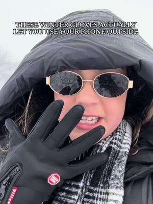 These waterproof/snow proof gloves are the real deal! #snowproofgloves #waterproofgloves #wintergloves 