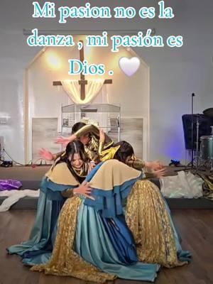 “¿A quién tengo yo en los cielos sino a Ti? Y fuera de Ti nada deseo en la tierra. Puede fallarme la salud y debilitarse mi espíritu, pero Dios sigue siendo la fuerza de mi corazón; él es mío para siempre”. - Salmo 73:26-26  Si fuera yo con mis propias fuerzas , puesta mi mirada en el hombre o en la situación y lo que pasa a mi alrededor ya me hubiera dado por vencida hace mucho tiempo . Pero mi mirada esta puesta en Cristo porque él es fiel y perfecto y nunca falla . Mi fortaleza para seguir adelante viene de El ! ❤️‍🩹 De él viene mi fe y él es quien la perfecciona. El es mi pasión y por él doy lo mejor de mi , sin importar lo que acontece en mi vida . Porque de él es el primer lugar siempre . 🥹🙌🏼✝️ #Godisgood #danzacristiana #diosesbueno #worshipdance #jesusisking #cristianos #fyp #CapCut 