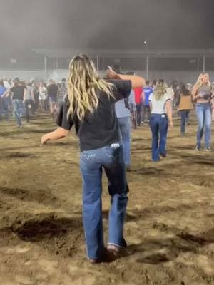 Who’s ready for dirt dances again? @Jason Aldean #swingindanceco #putincountrybackincountrydancing #sdc #westernswing #logansdc #linedance #twostep #lifts #dirt #dirtdance #dirtroadanthem #highschool #college #friends #family #goodvibes #goodtimes #datenight #Summer #rodeo #utahstate #utah 