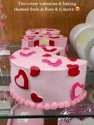 That little ceramic cake is SO CUTE! #baking #bakingtiktok #cake #caketok #cakeaesthetic #aestheticbaking #valentinesdaydecor #valentinescakes #pinkaesthethic #valentinesdaykitchen #bakersoftiktok #bows #coquetteaesthetic 