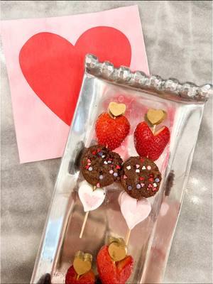 The cutest semi homemade fruit kabobs! #fyp #ValentinesDay #valentine #valentines #galentinesday #Recipe #valentinesdayparty #semihomemade #valentinesrecipes 