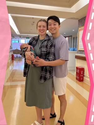 More and more foreign friends choose to settle down in China. Recently, Kaitlin from the United States welcomed her first baby in China. #pandaeyes #sctvpandawandering 