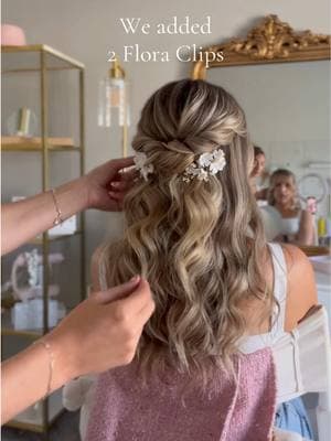 Simple twisted bridal half a hairstyle featuring our best selling Flora Clips!  . Shop all bridal accessories through our website linked in our bio! 🤍✨ . #2025bride #bridalglam #bridalaccessories #weddinghair #bridalhairaccessories #halfuphalfdown 