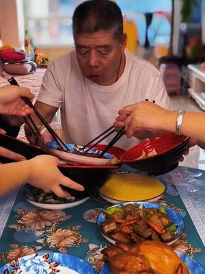 Family dinner in China #fyp #asmr #foodasmr #eatingshow #mukbangasmr #foodmukbang #diliciousfood #mukbangeatingshow #dinnerparty #trending 