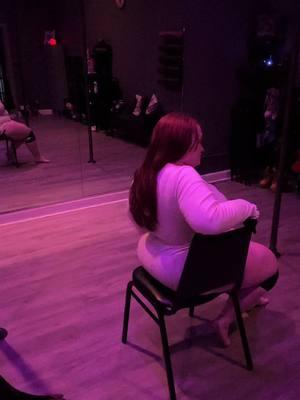 #gingergirl #burlesque #biggirl #floor @closetpoler 