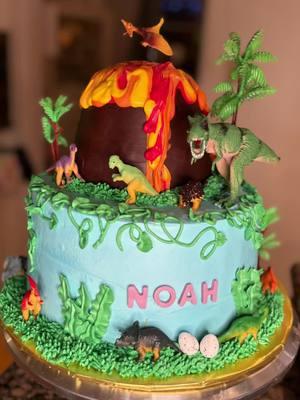 Dinosaur Cake! 🦕🦖#dinosaurcake #birthdaycake #cakedecorating #cakes 